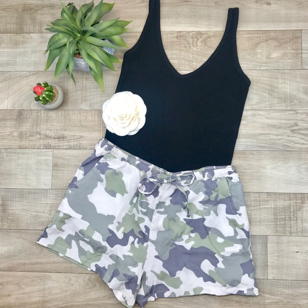 Camo drawstring shorts size M